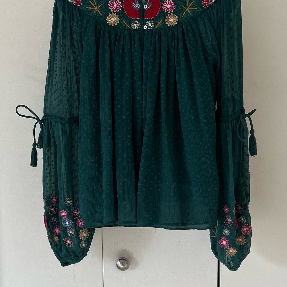 Zara Trafaluc Collection Embroidered mother of pearl button back Blouse XS - Picture 9 of 11